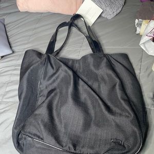 Black tote